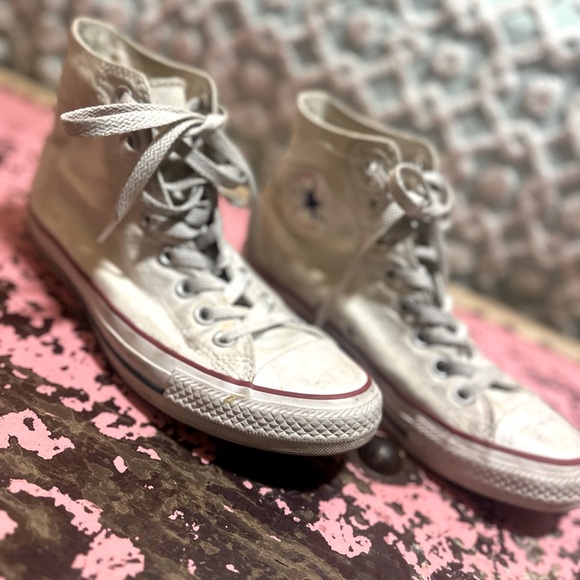 CONVERSE White Hi top chucks Sz 8.5 - Well Loved - Picture 2 of 8